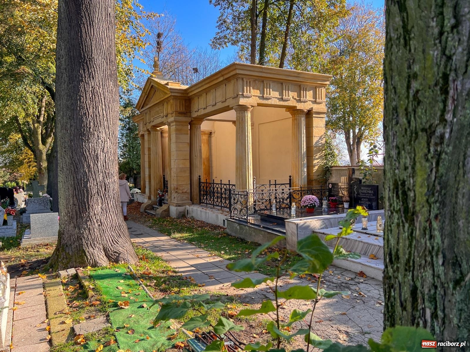 Zdjęcie w galerii na portalu naszraciborz.pl: Na cmentarzu Jeruzalem trwa zbiórka na rzecz renowacji zabytków raciborskiej nekropolii wiadomości z regionu