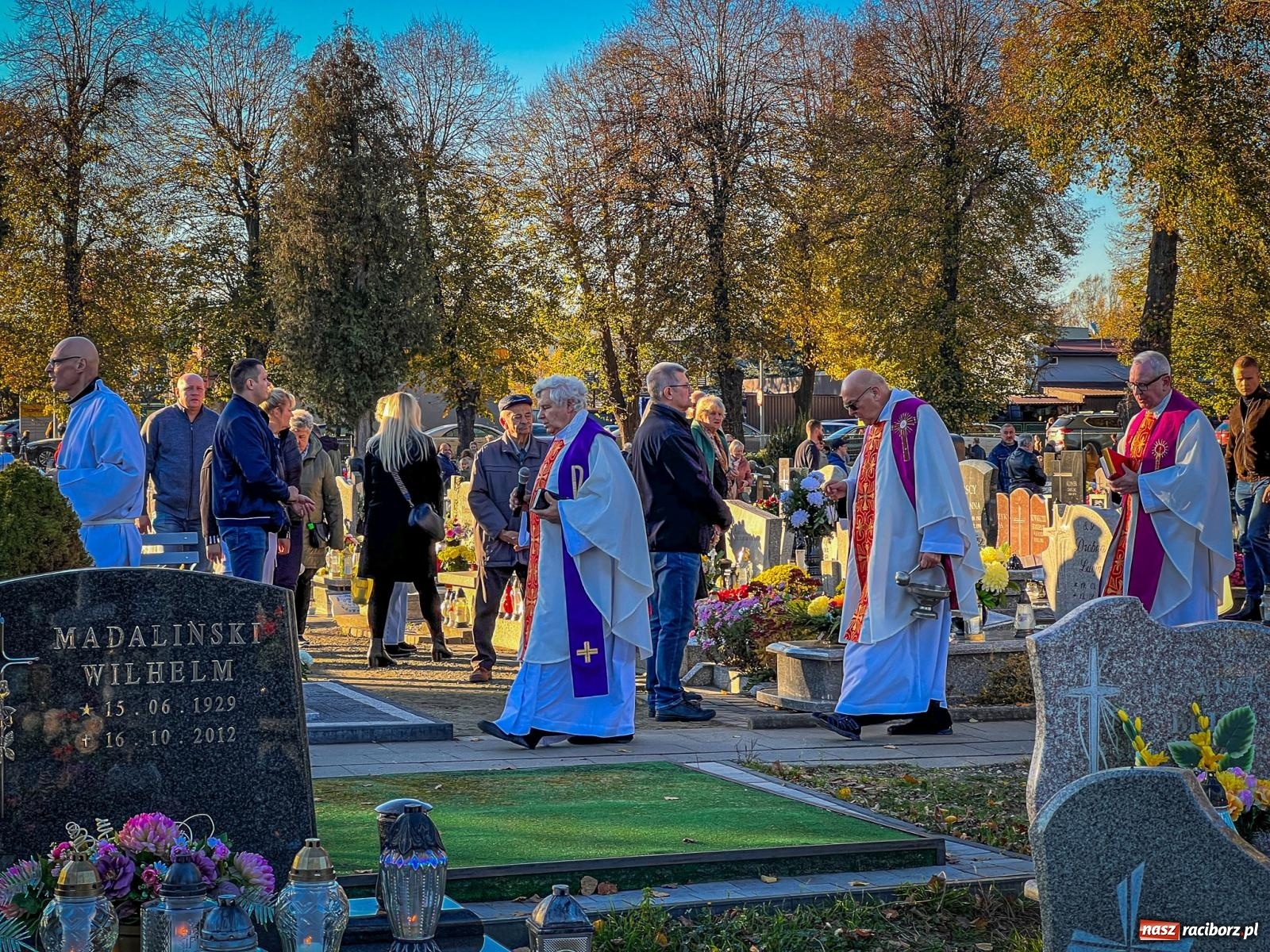 Zdjęcie w galerii na portalu naszraciborz.pl: Nieszpory i procesja na cmentarzu Jeruzalem [FOTO i WIDEO] wiadomości z regionu