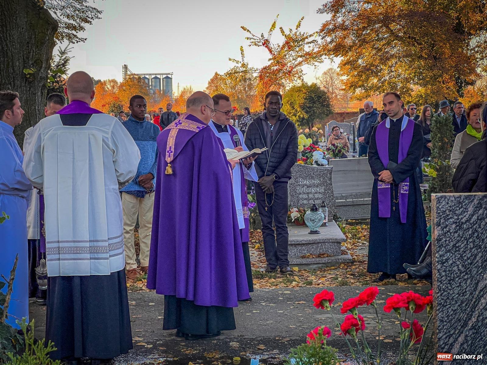 Zdjęcie w galerii na portalu naszraciborz.pl: Nieszpory i procesja na cmentarzu Jeruzalem [FOTO i WIDEO] wiadomości z regionu