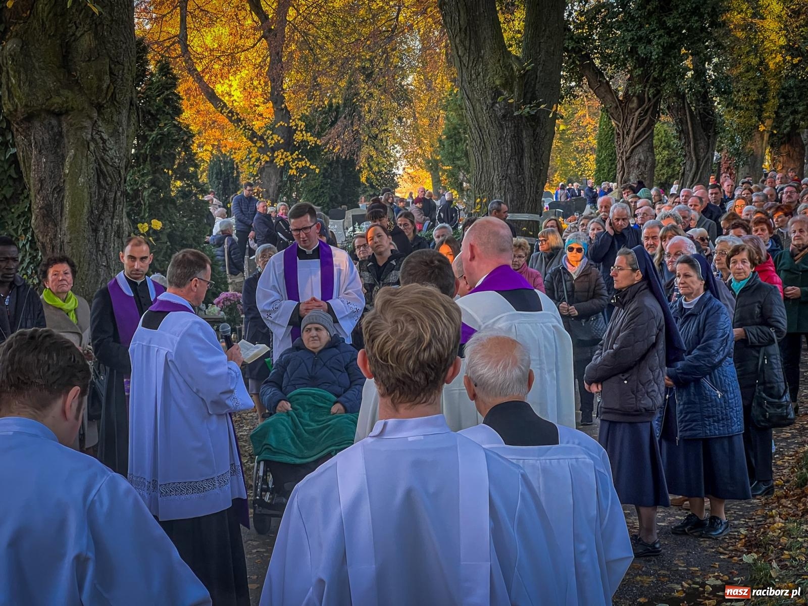 Zdjęcie w galerii na portalu naszraciborz.pl: Nieszpory i procesja na cmentarzu Jeruzalem [FOTO i WIDEO] wiadomości z regionu