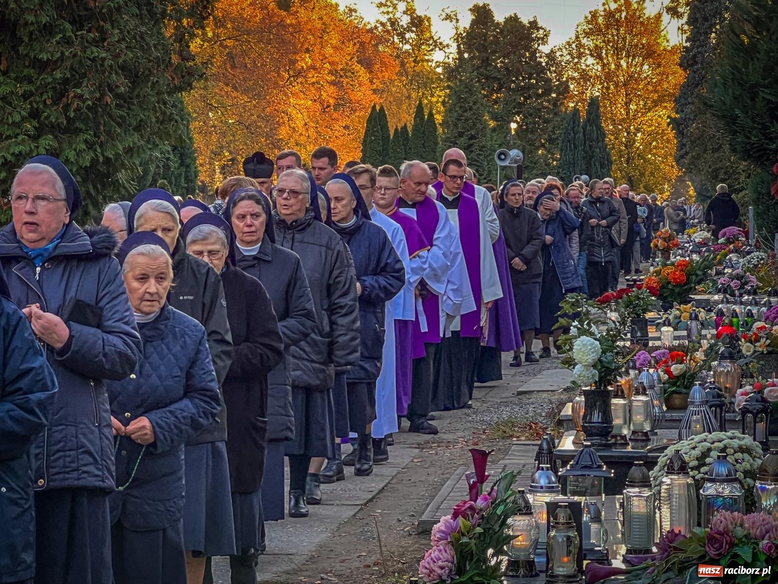 Zdjęcie w galerii na portalu naszraciborz.pl: Nieszpory i procesja na cmentarzu Jeruzalem [FOTO i WIDEO] wiadomości z regionu
