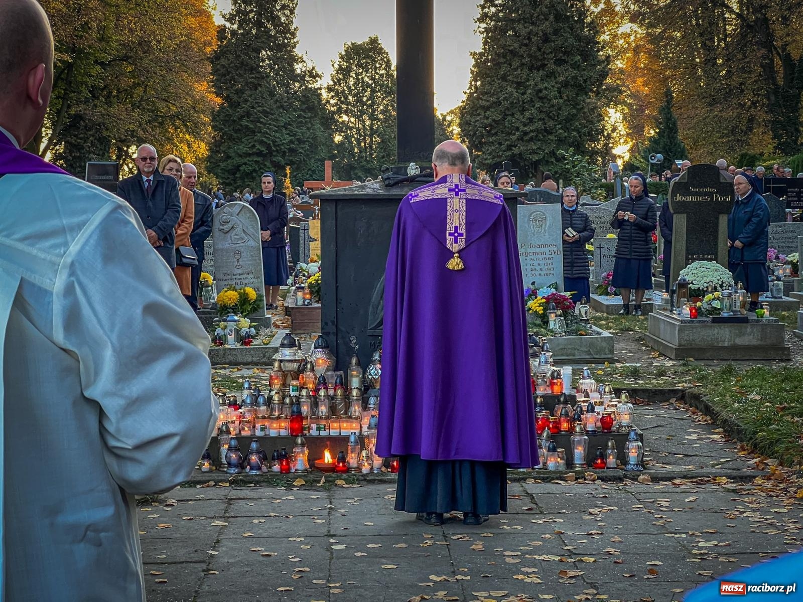 Zdjęcie w galerii na portalu naszraciborz.pl: Nieszpory i procesja na cmentarzu Jeruzalem [FOTO i WIDEO] wiadomości z regionu