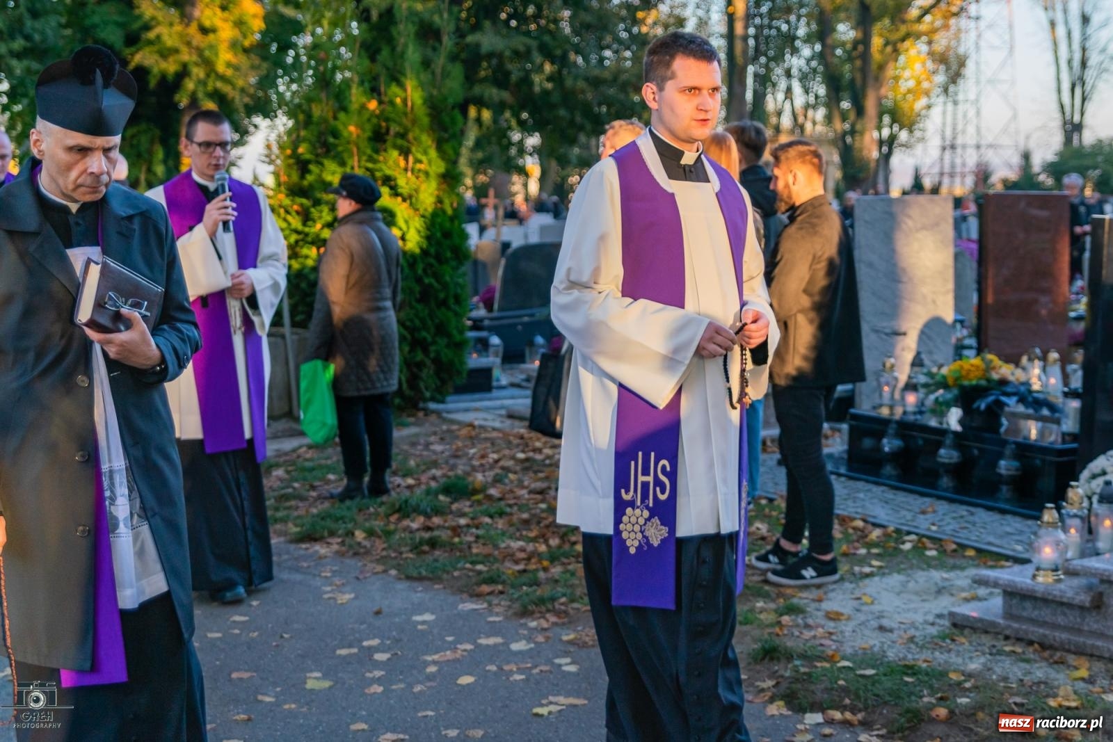 Zdjęcie w galerii na portalu naszraciborz.pl: Nieszpory i procesja na cmentarzu Jeruzalem [FOTO i WIDEO] wiadomości z regionu