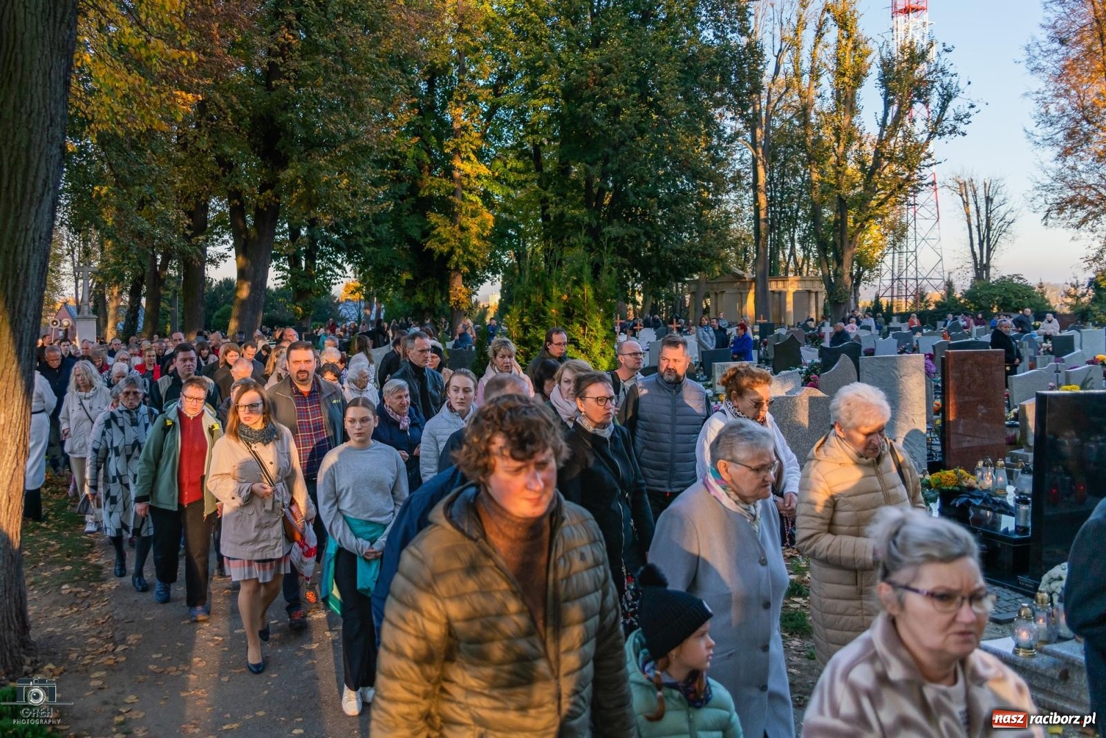 Zdjęcie w galerii na portalu naszraciborz.pl: Nieszpory i procesja na cmentarzu Jeruzalem [FOTO i WIDEO] wiadomości z regionu