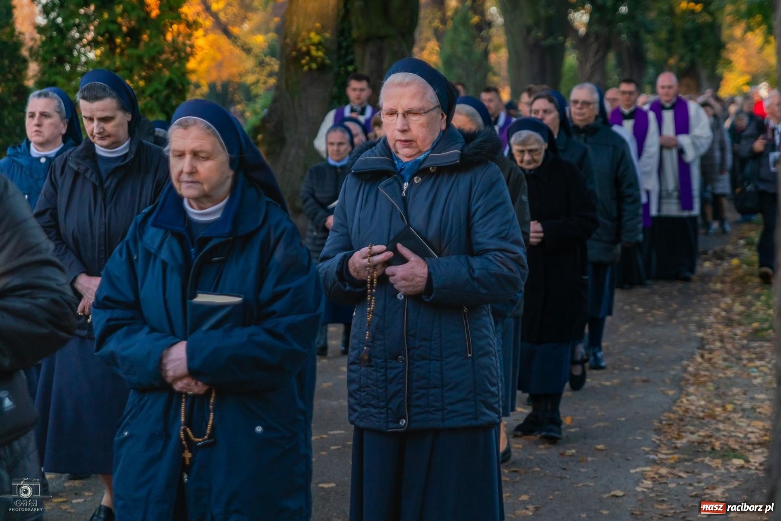 Zdjęcie w galerii na portalu naszraciborz.pl: Nieszpory i procesja na cmentarzu Jeruzalem [FOTO i WIDEO] wiadomości z regionu