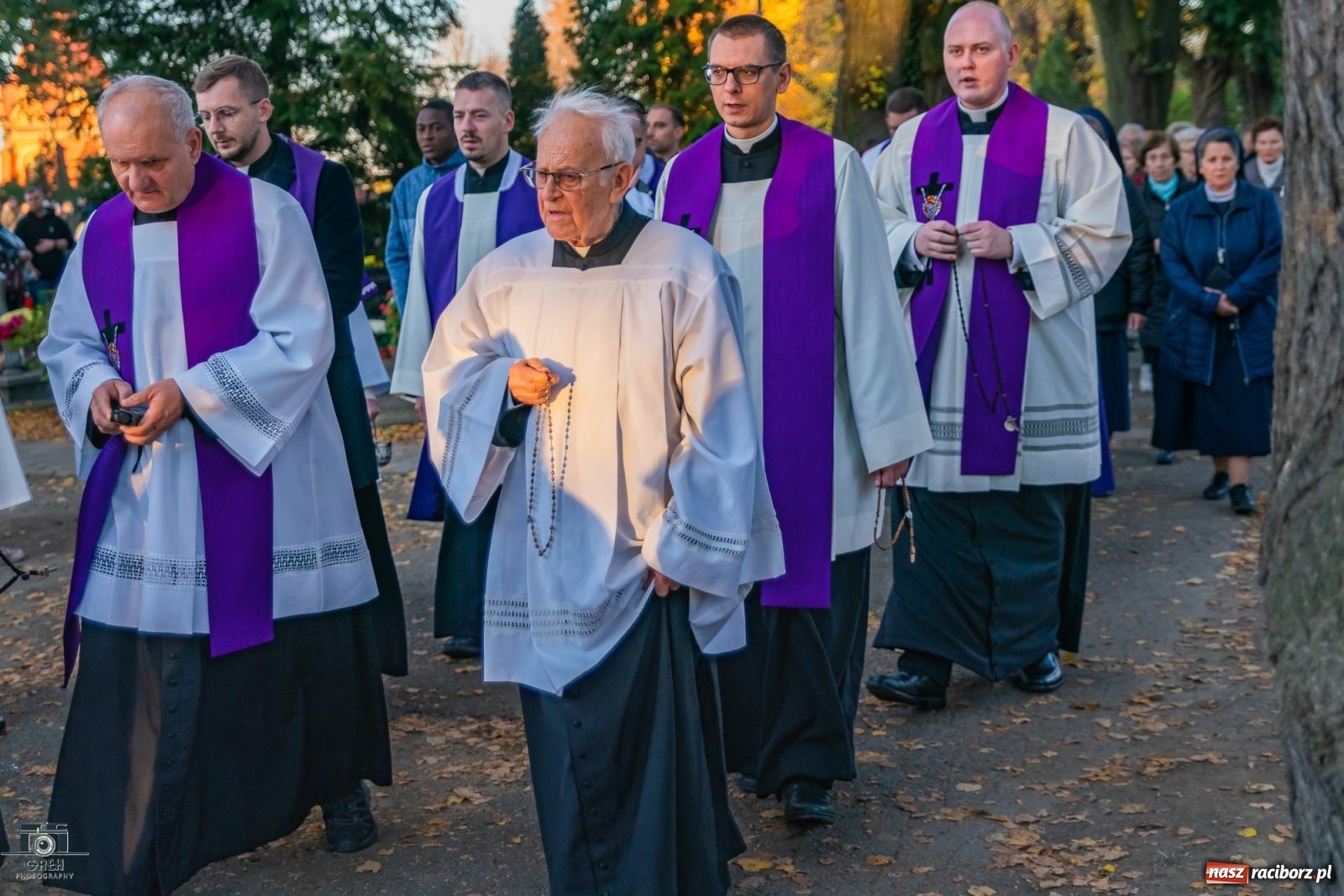 Zdjęcie w galerii na portalu naszraciborz.pl: Nieszpory i procesja na cmentarzu Jeruzalem [FOTO i WIDEO] wiadomości z regionu