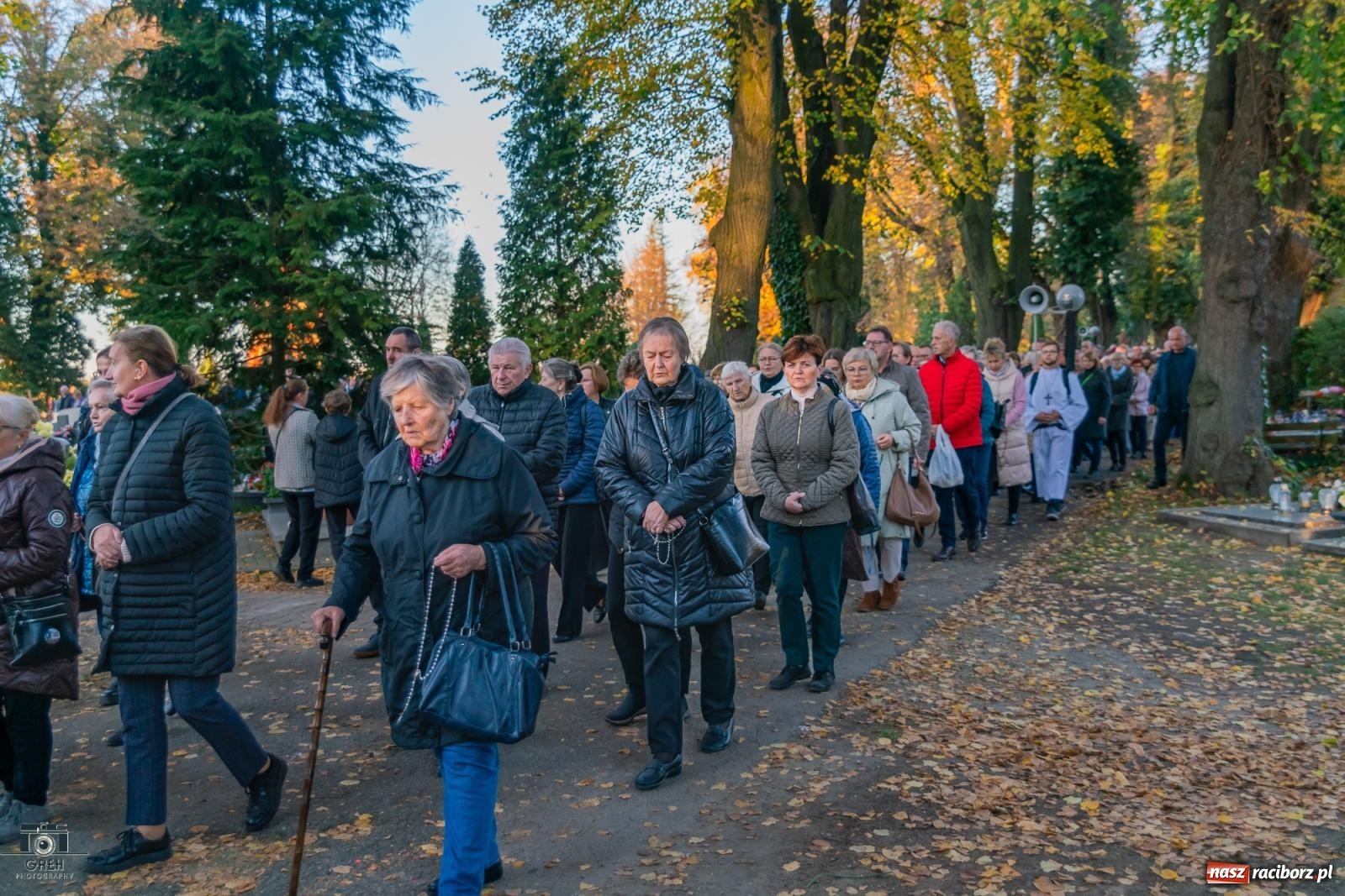 Zdjęcie w galerii na portalu naszraciborz.pl: Nieszpory i procesja na cmentarzu Jeruzalem [FOTO i WIDEO] wiadomości z regionu