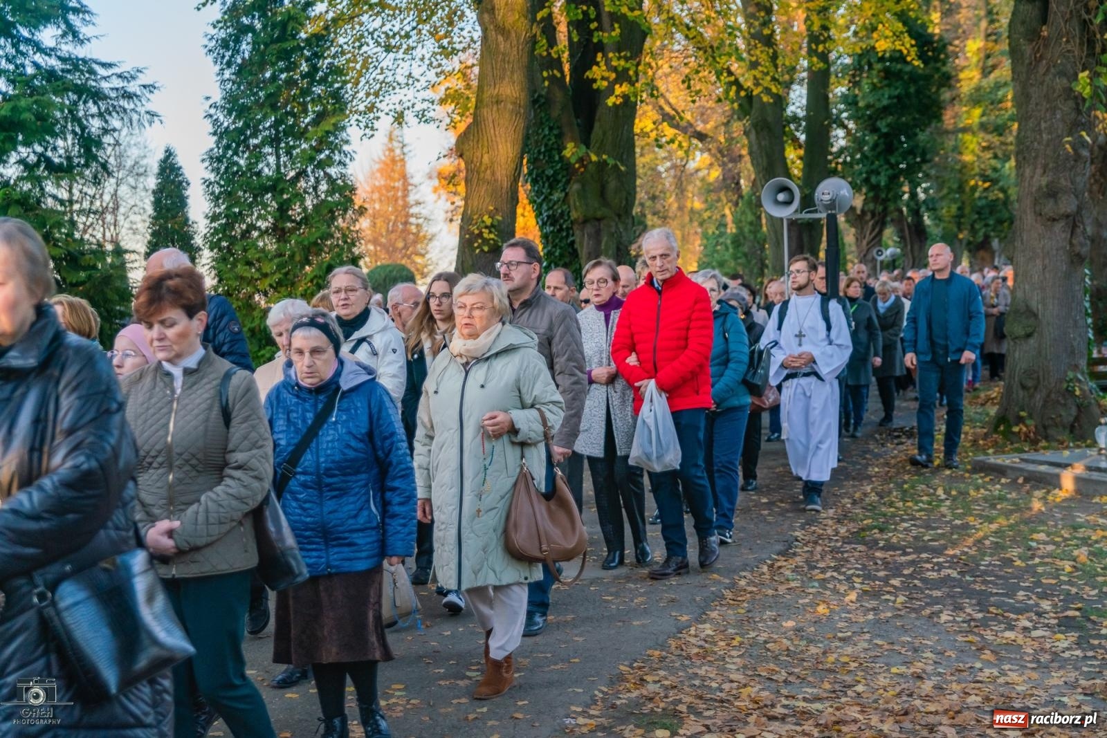 Zdjęcie w galerii na portalu naszraciborz.pl: Nieszpory i procesja na cmentarzu Jeruzalem [FOTO i WIDEO] wiadomości z regionu