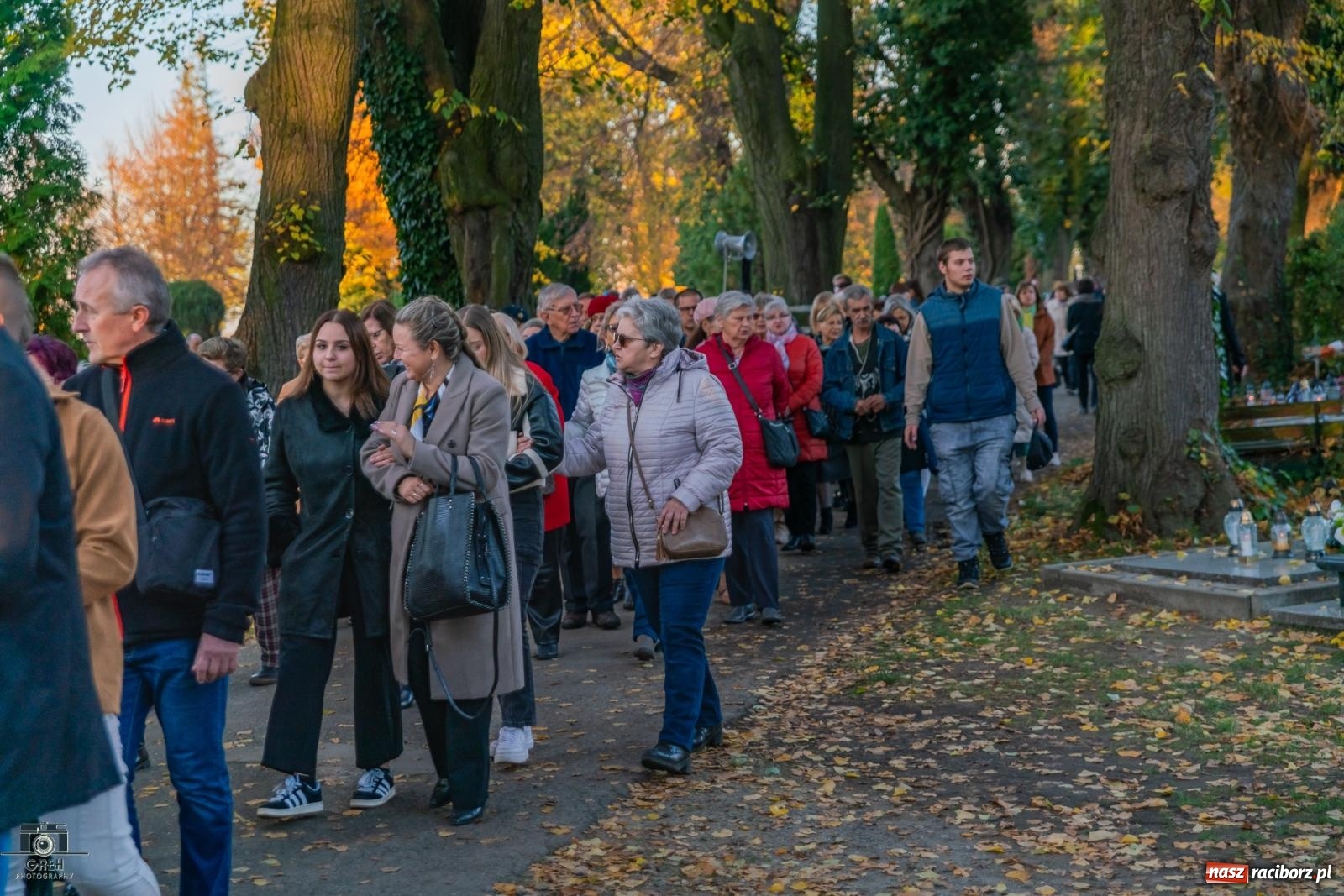 Zdjęcie w galerii na portalu naszraciborz.pl: Nieszpory i procesja na cmentarzu Jeruzalem [FOTO i WIDEO] wiadomości z regionu