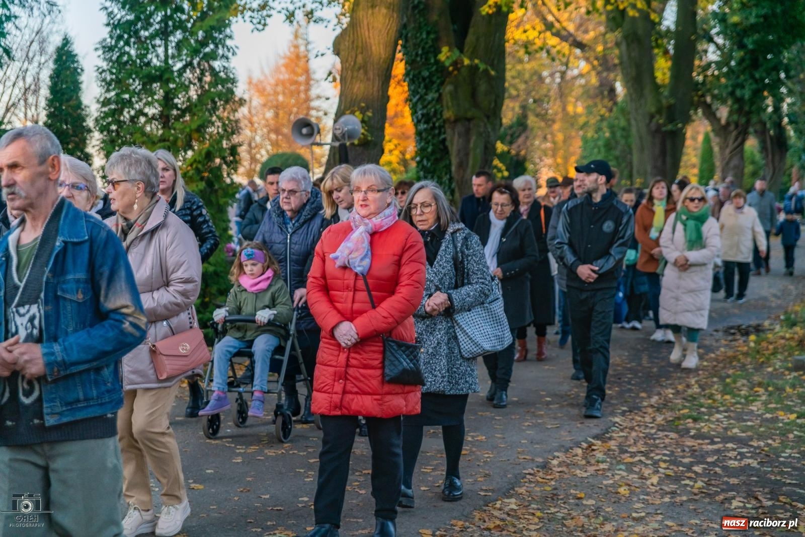 Zdjęcie w galerii na portalu naszraciborz.pl: Nieszpory i procesja na cmentarzu Jeruzalem [FOTO i WIDEO] wiadomości z regionu
