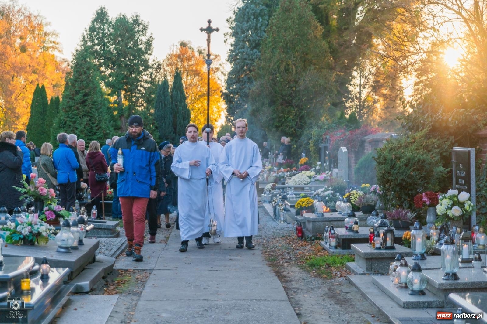 Zdjęcie w galerii na portalu naszraciborz.pl: Nieszpory i procesja na cmentarzu Jeruzalem [FOTO i WIDEO] wiadomości z regionu