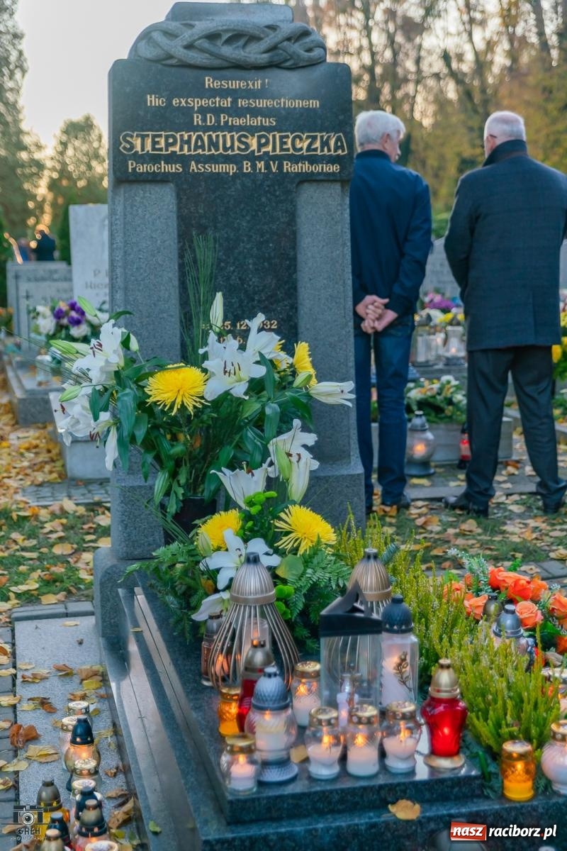 Zdjęcie w galerii na portalu naszraciborz.pl: Nieszpory i procesja na cmentarzu Jeruzalem [FOTO i WIDEO] wiadomości z regionu