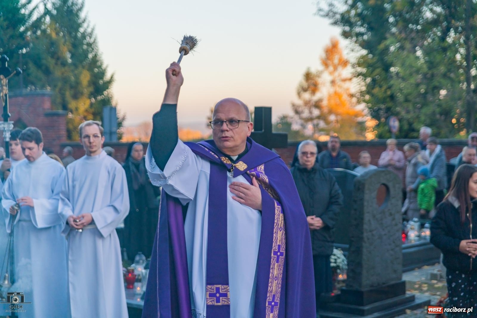 Zdjęcie w galerii na portalu naszraciborz.pl: Nieszpory i procesja na cmentarzu Jeruzalem [FOTO i WIDEO] wiadomości z regionu