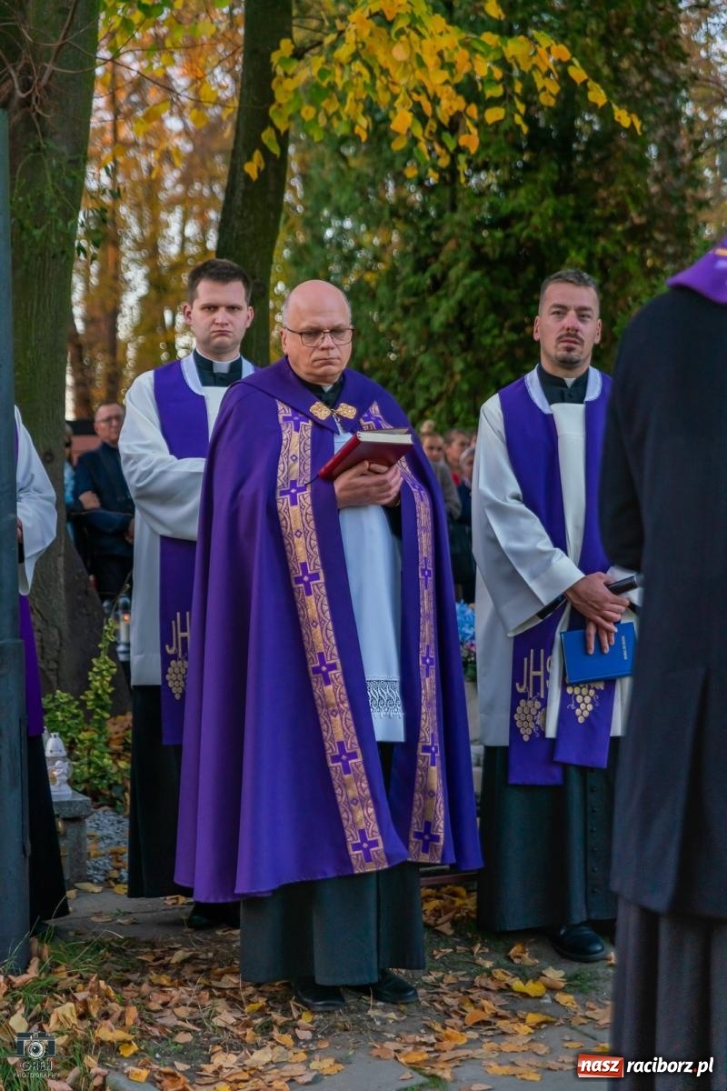 Zdjęcie w galerii na portalu naszraciborz.pl: Nieszpory i procesja na cmentarzu Jeruzalem [FOTO i WIDEO] wiadomości z regionu