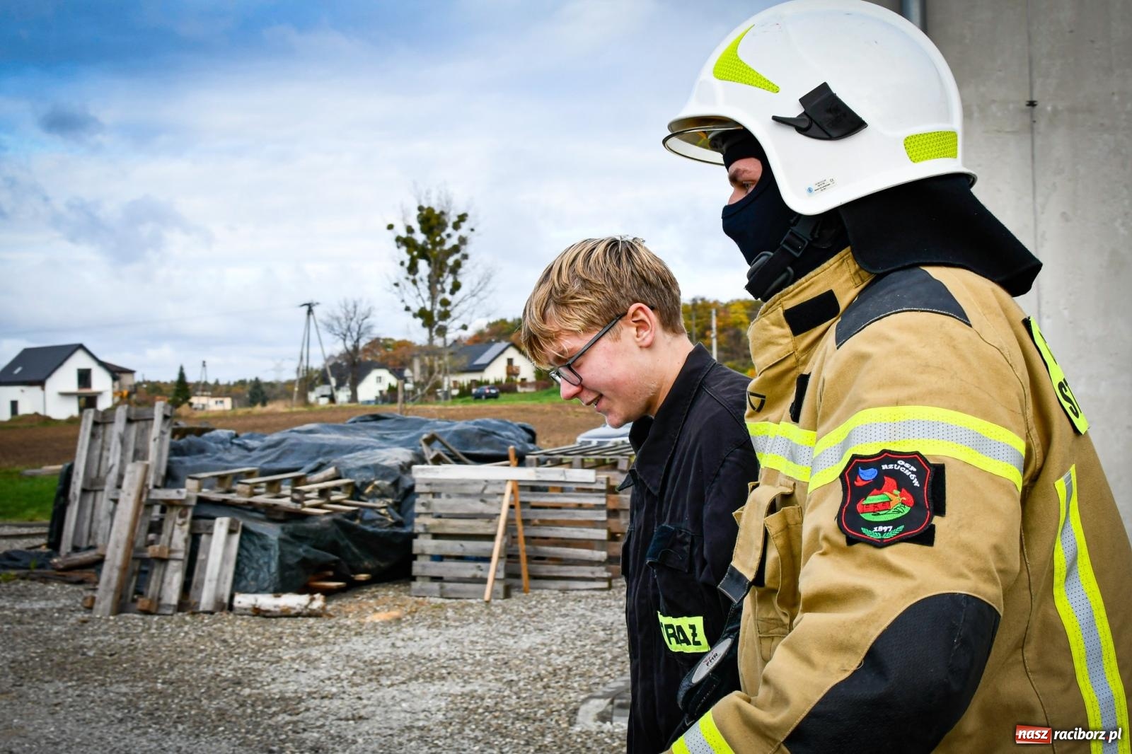 Zdjęcie w galerii na portalu naszraciborz.pl: Pożar w fabryce mebli. Ochotnicy z gminy Kornowac ćwiczyli w Rzuchowie wiadomości z regionu
