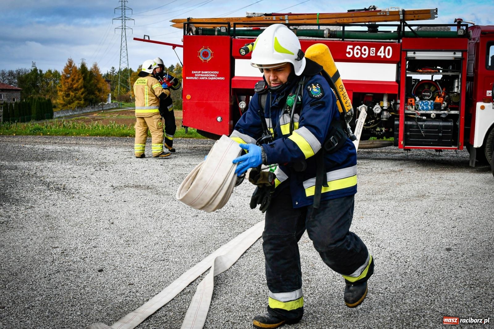 Zdjęcie w galerii na portalu naszraciborz.pl: Pożar w fabryce mebli. Ochotnicy z gminy Kornowac ćwiczyli w Rzuchowie wiadomości z regionu