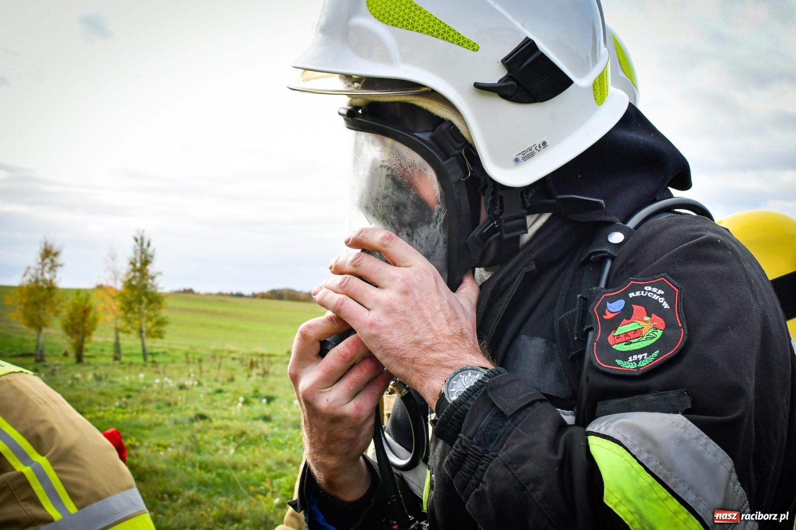 Zdjęcie w galerii na portalu naszraciborz.pl: Pożar w fabryce mebli. Ochotnicy z gminy Kornowac ćwiczyli w Rzuchowie wiadomości z regionu