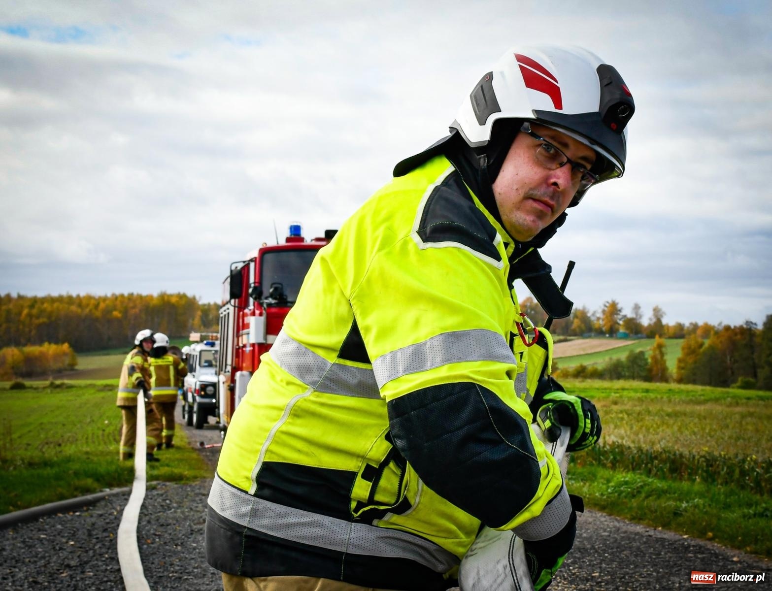 Zdjęcie w galerii na portalu naszraciborz.pl: Pożar w fabryce mebli. Ochotnicy z gminy Kornowac ćwiczyli w Rzuchowie wiadomości z regionu
