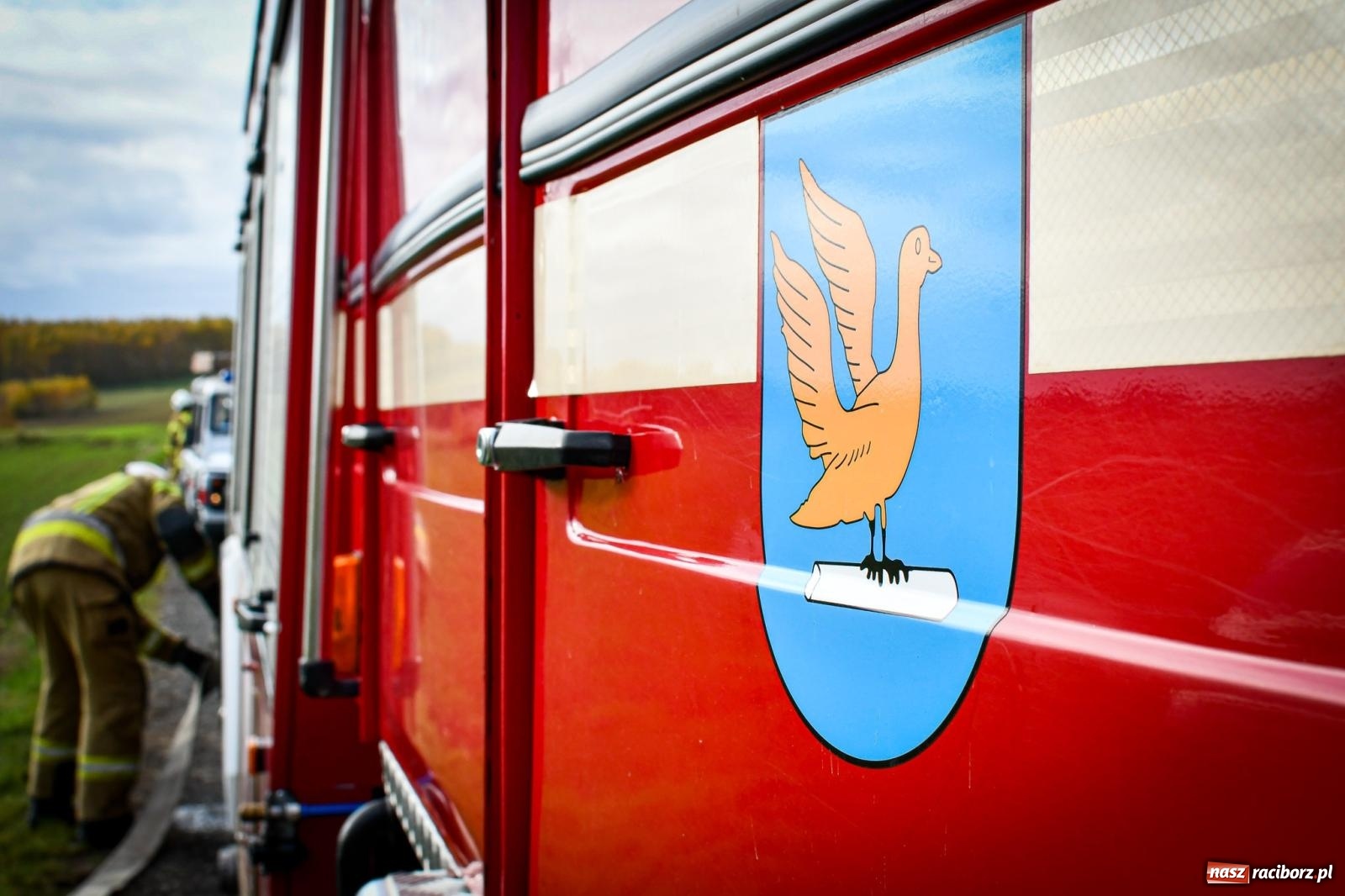 Zdjęcie w galerii na portalu naszraciborz.pl: Pożar w fabryce mebli. Ochotnicy z gminy Kornowac ćwiczyli w Rzuchowie wiadomości z regionu