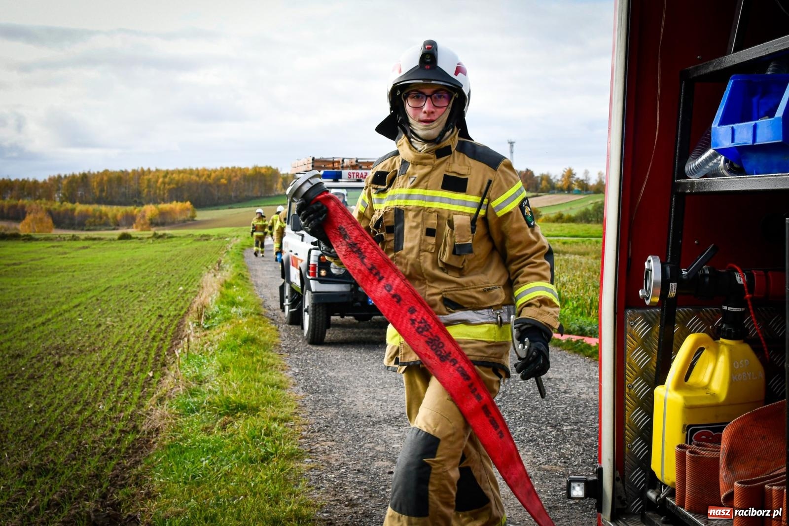 Zdjęcie w galerii na portalu naszraciborz.pl: Pożar w fabryce mebli. Ochotnicy z gminy Kornowac ćwiczyli w Rzuchowie wiadomości z regionu