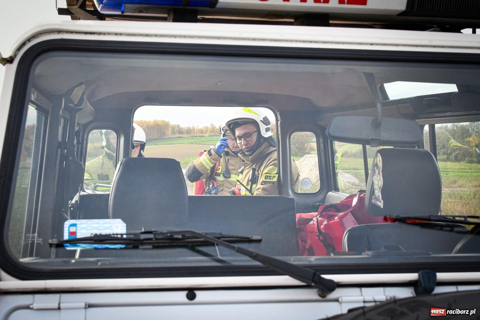 Zdjęcie w galerii na portalu naszraciborz.pl: Pożar w fabryce mebli. Ochotnicy z gminy Kornowac ćwiczyli w Rzuchowie wiadomości z regionu