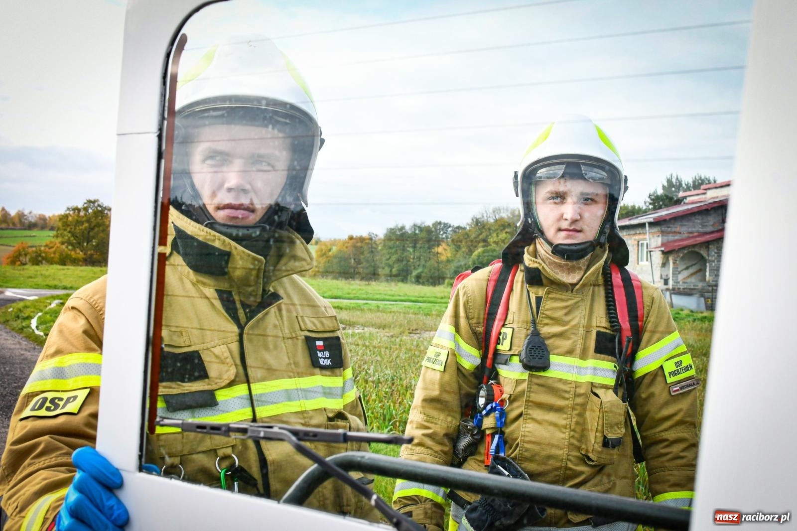 Zdjęcie w galerii na portalu naszraciborz.pl: Pożar w fabryce mebli. Ochotnicy z gminy Kornowac ćwiczyli w Rzuchowie wiadomości z regionu