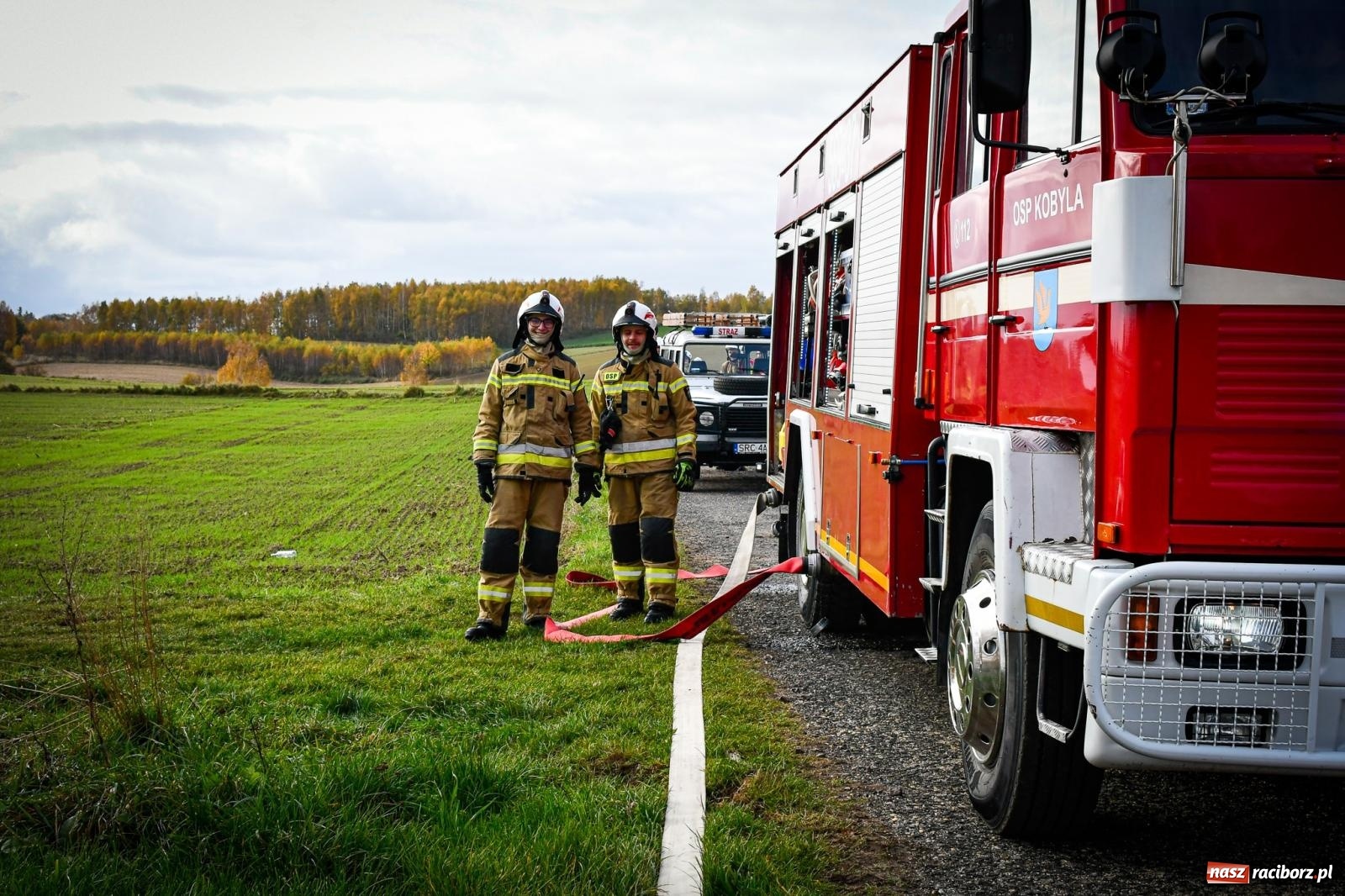 Zdjęcie w galerii na portalu naszraciborz.pl: Pożar w fabryce mebli. Ochotnicy z gminy Kornowac ćwiczyli w Rzuchowie wiadomości z regionu