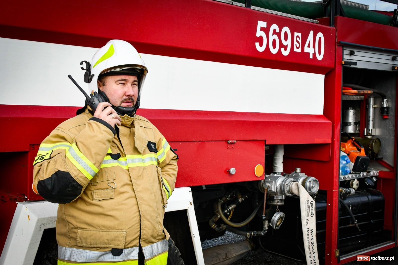 Zdjęcie w galerii na portalu naszraciborz.pl: Pożar w fabryce mebli. Ochotnicy z gminy Kornowac ćwiczyli w Rzuchowie wiadomości z regionu