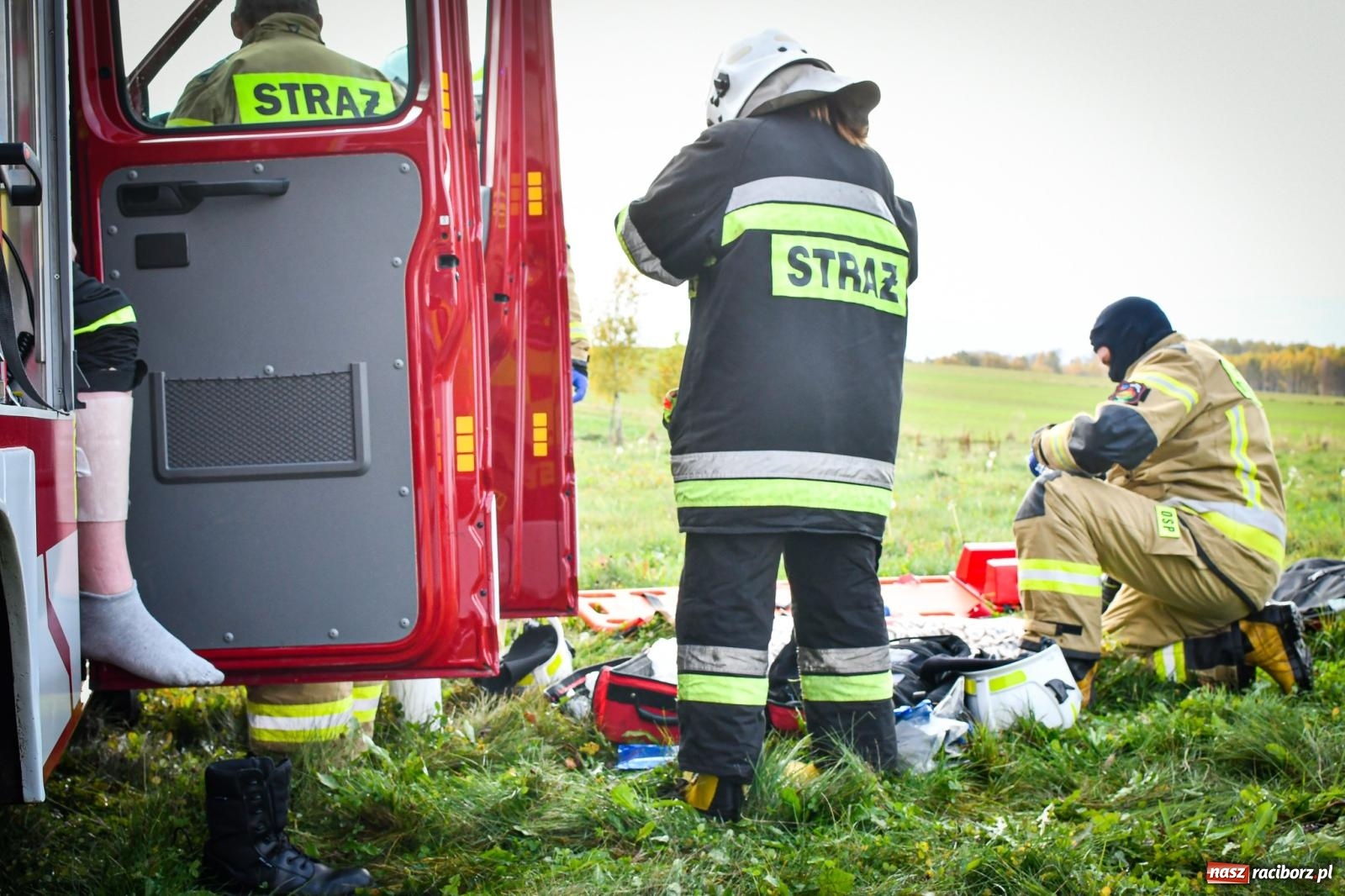 Zdjęcie w galerii na portalu naszraciborz.pl: Pożar w fabryce mebli. Ochotnicy z gminy Kornowac ćwiczyli w Rzuchowie wiadomości z regionu