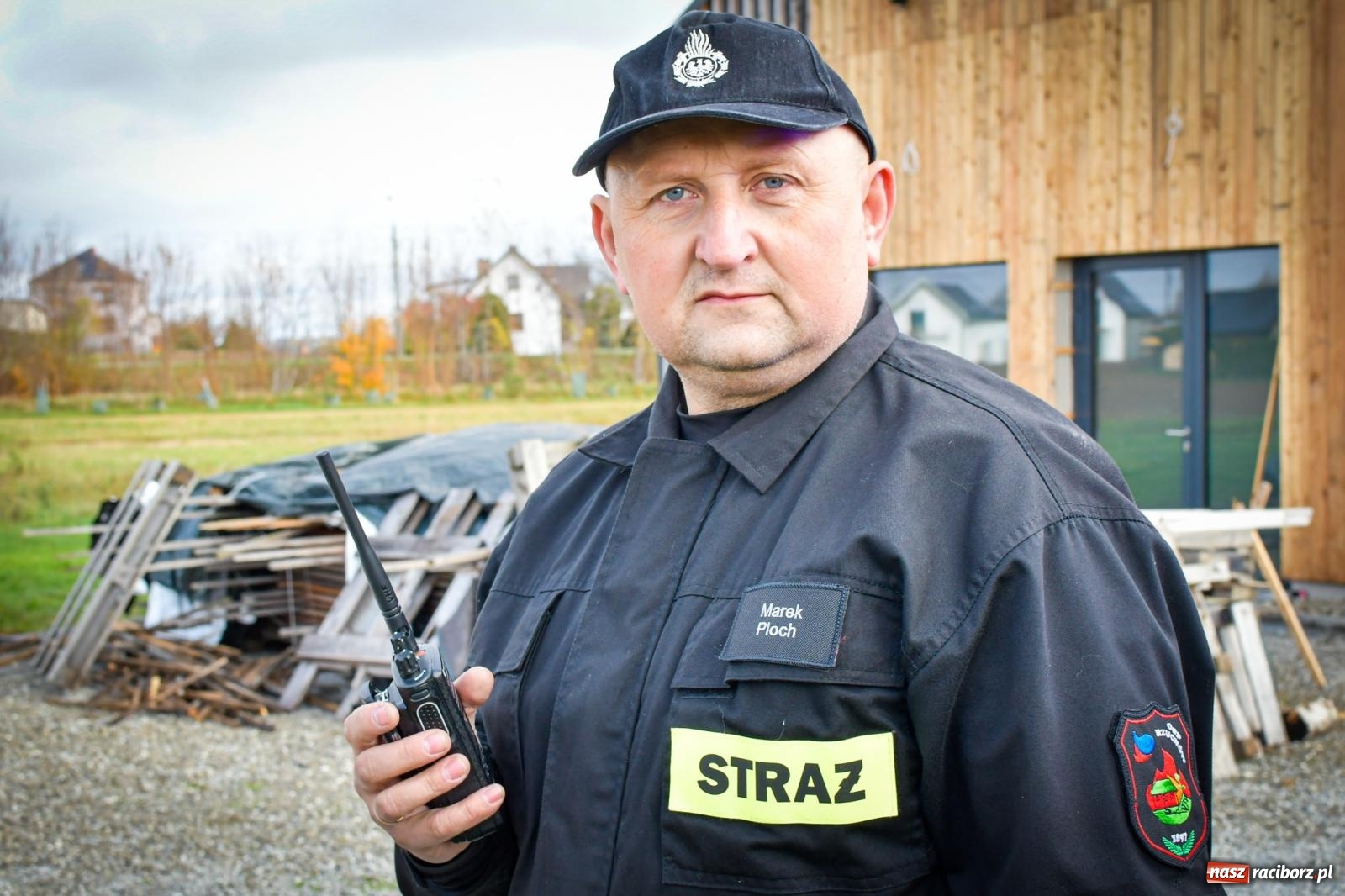 Zdjęcie w galerii na portalu naszraciborz.pl: Pożar w fabryce mebli. Ochotnicy z gminy Kornowac ćwiczyli w Rzuchowie wiadomości z regionu