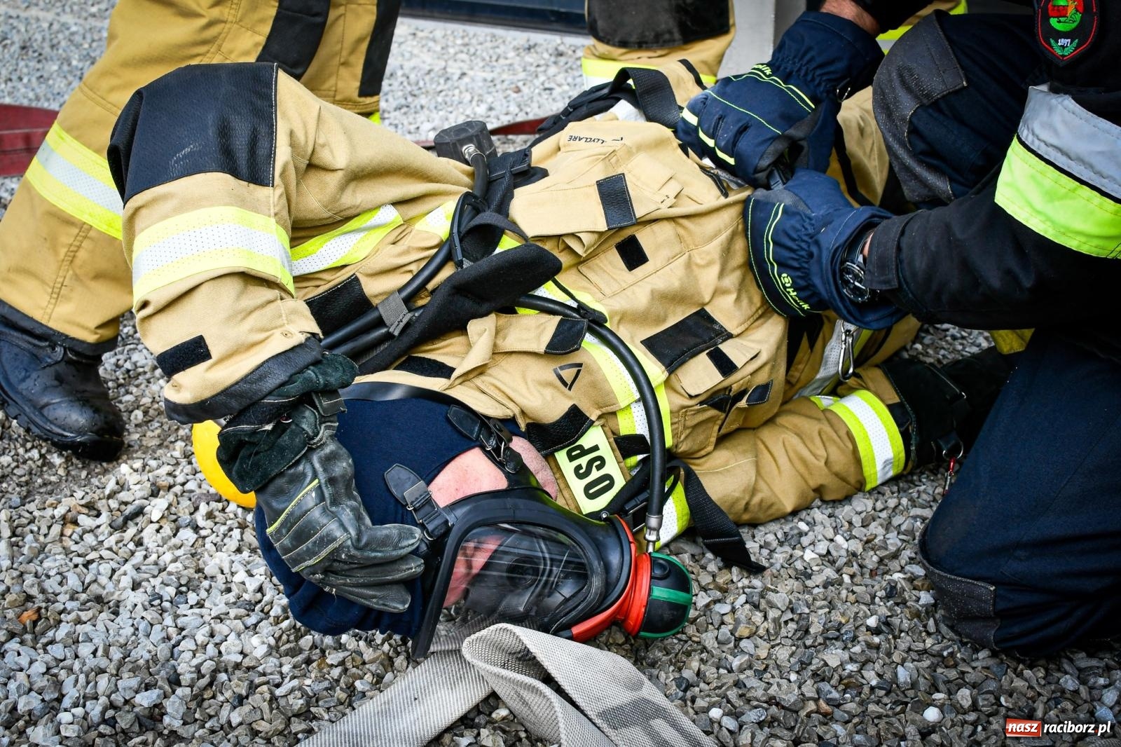Zdjęcie w galerii na portalu naszraciborz.pl: Pożar w fabryce mebli. Ochotnicy z gminy Kornowac ćwiczyli w Rzuchowie wiadomości z regionu