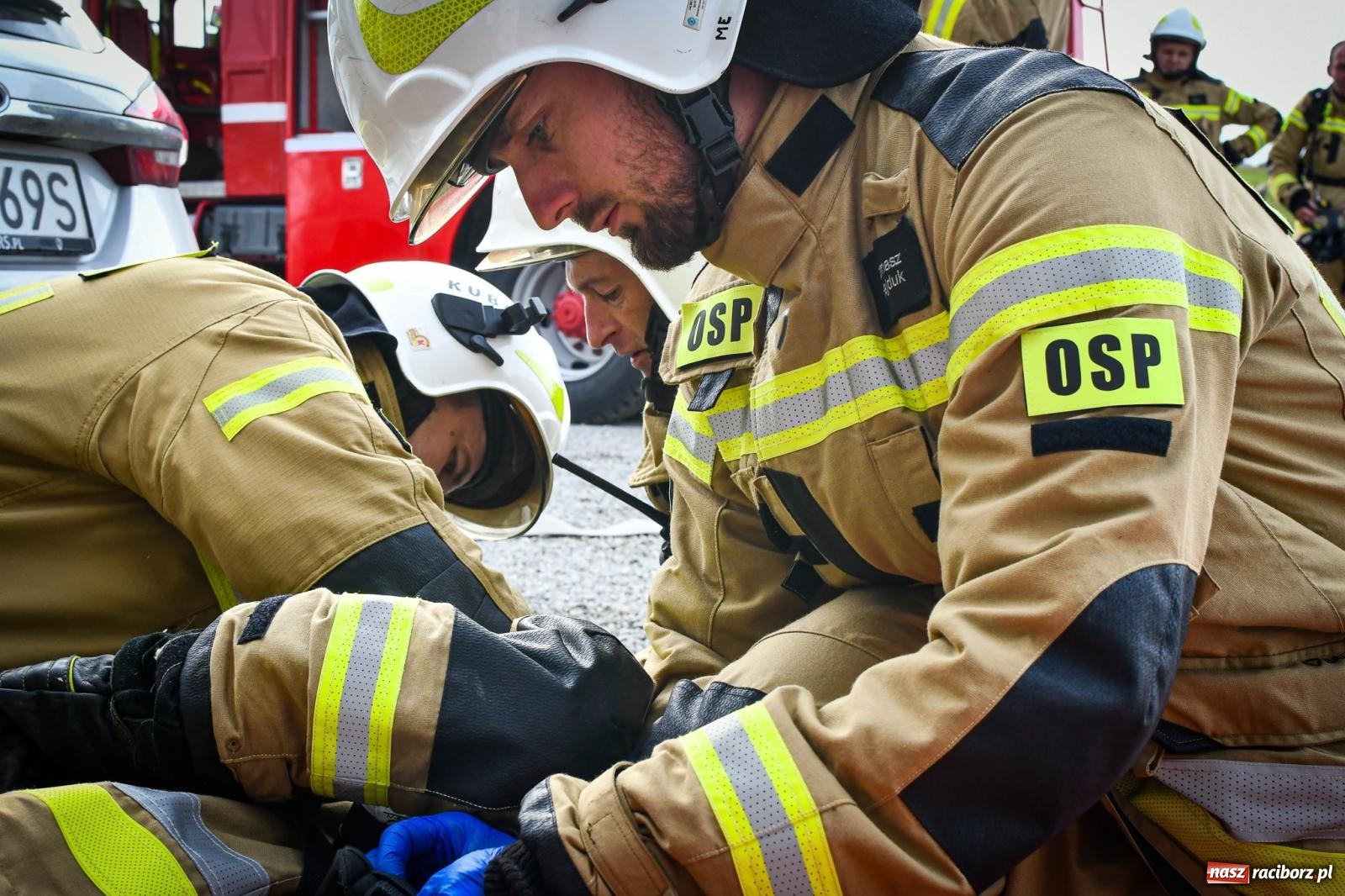 Zdjęcie w galerii na portalu naszraciborz.pl: Pożar w fabryce mebli. Ochotnicy z gminy Kornowac ćwiczyli w Rzuchowie wiadomości z regionu