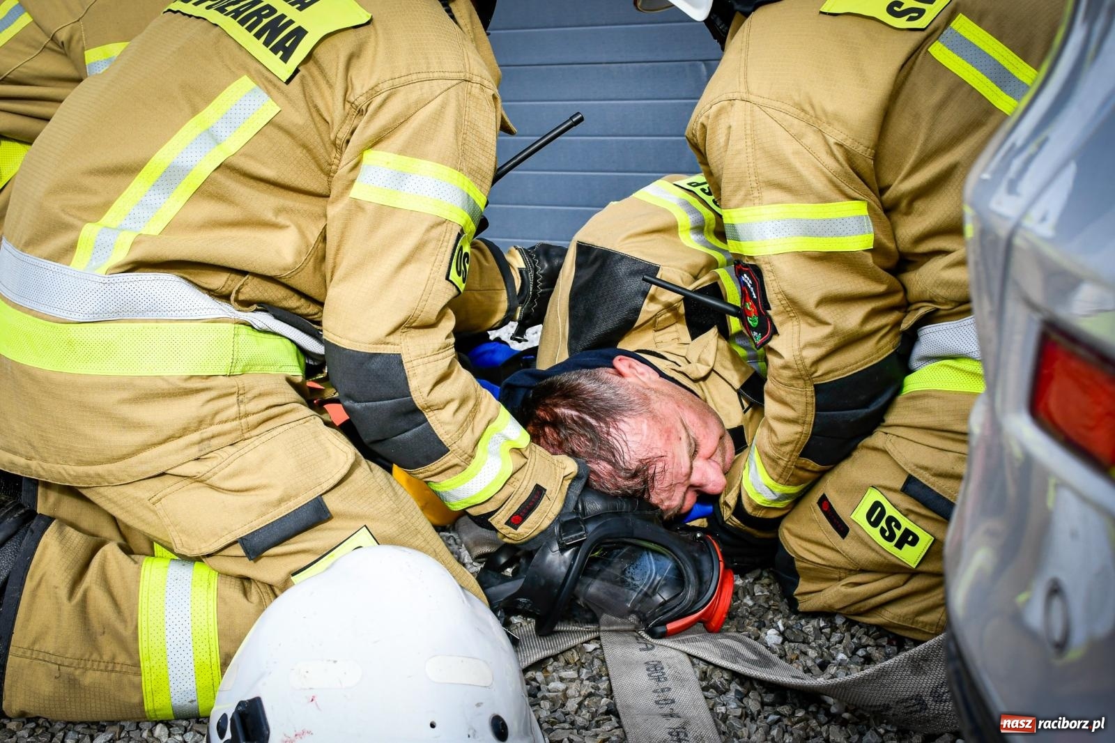 Zdjęcie w galerii na portalu naszraciborz.pl: Pożar w fabryce mebli. Ochotnicy z gminy Kornowac ćwiczyli w Rzuchowie wiadomości z regionu
