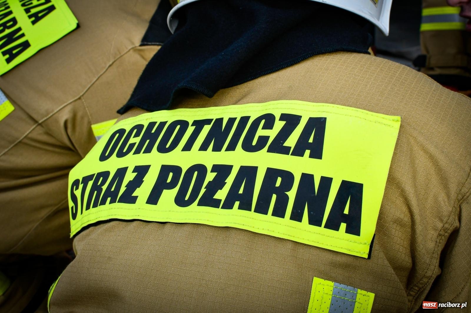 Zdjęcie w galerii na portalu naszraciborz.pl: Pożar w fabryce mebli. Ochotnicy z gminy Kornowac ćwiczyli w Rzuchowie wiadomości z regionu