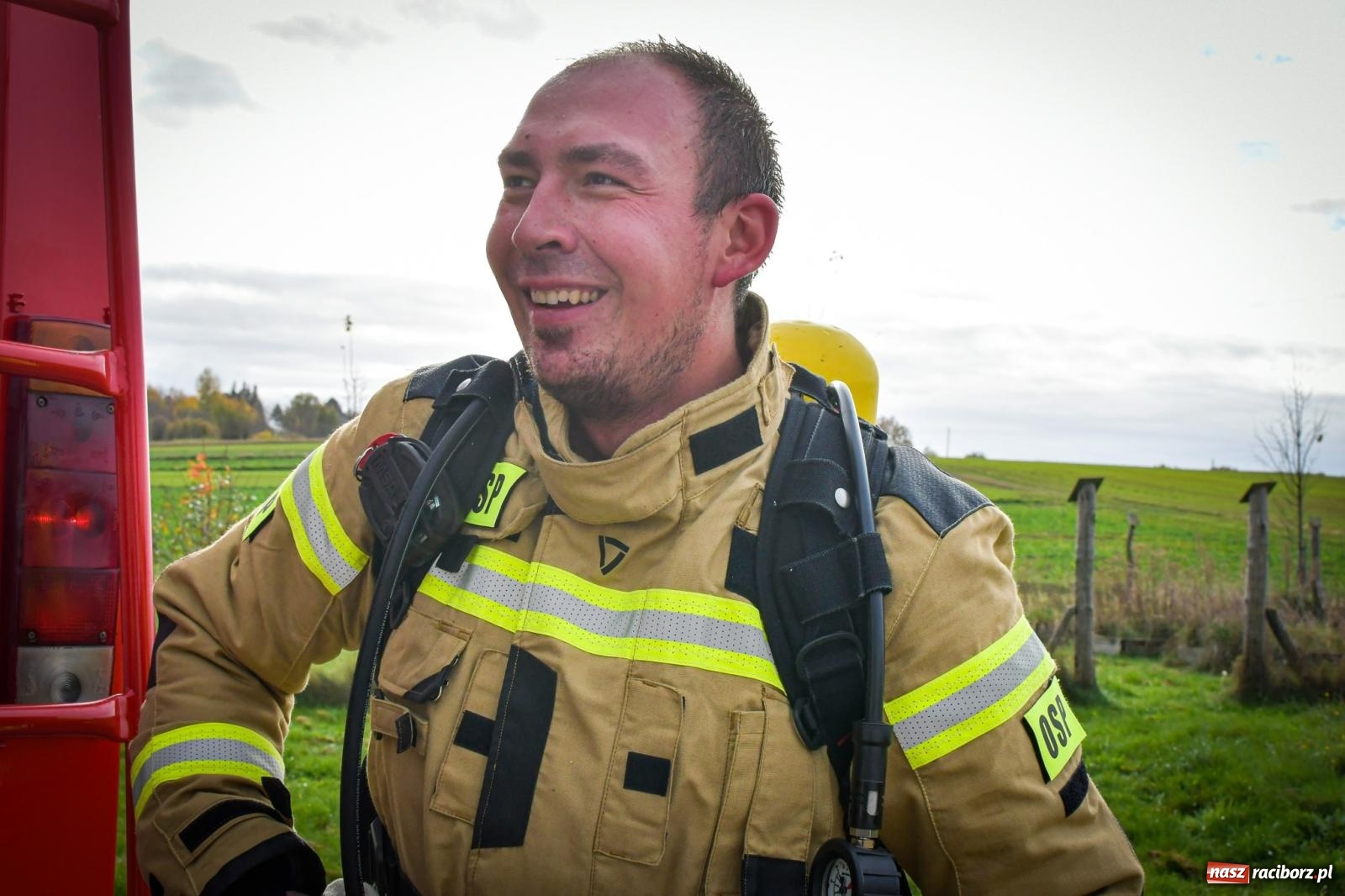 Zdjęcie w galerii na portalu naszraciborz.pl: Pożar w fabryce mebli. Ochotnicy z gminy Kornowac ćwiczyli w Rzuchowie wiadomości z regionu
