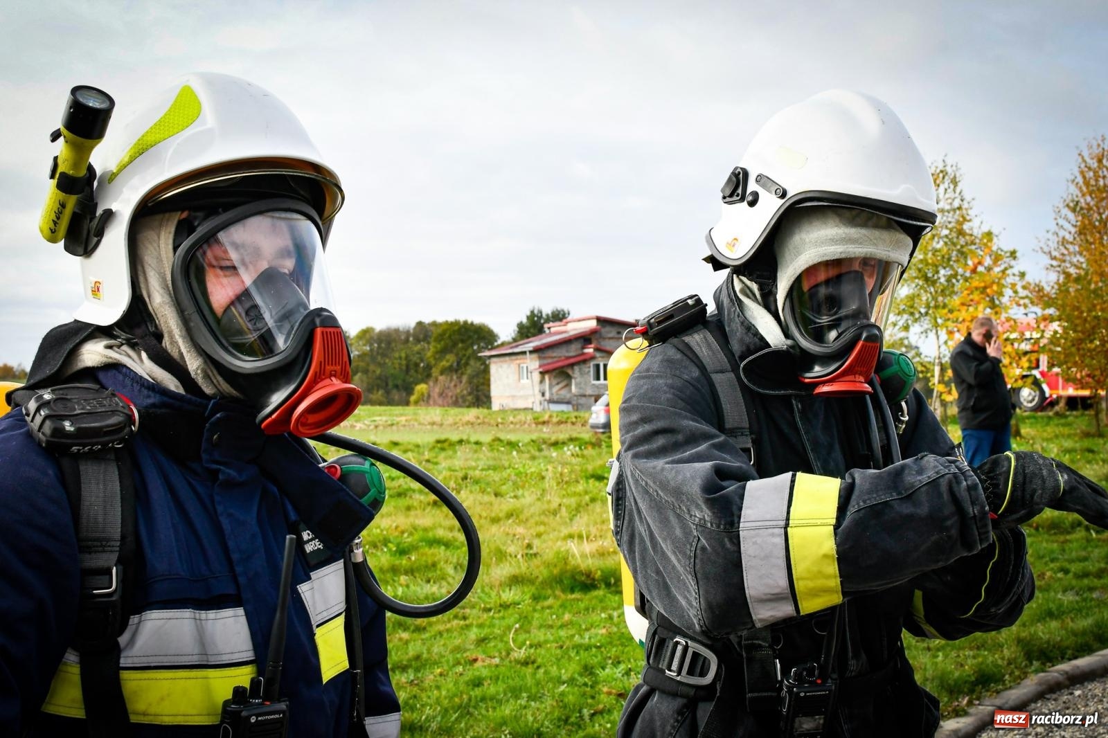 Zdjęcie w galerii na portalu naszraciborz.pl: Pożar w fabryce mebli. Ochotnicy z gminy Kornowac ćwiczyli w Rzuchowie wiadomości z regionu