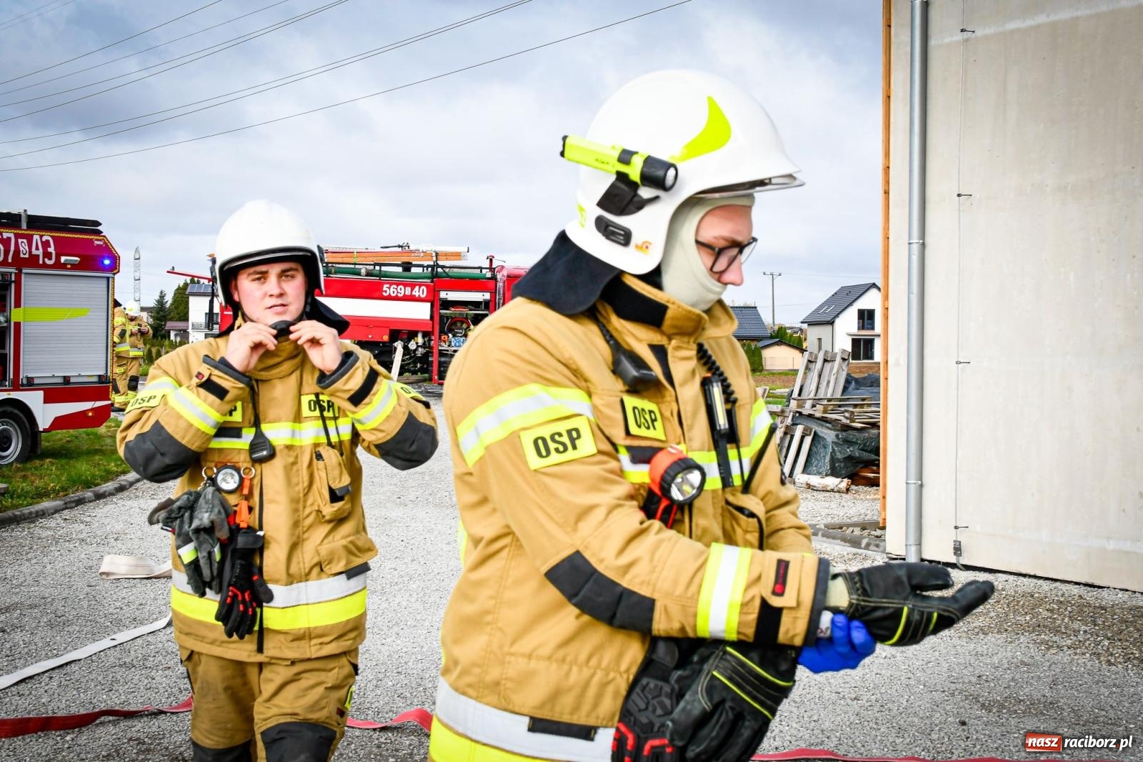 Zdjęcie w galerii na portalu naszraciborz.pl: Pożar w fabryce mebli. Ochotnicy z gminy Kornowac ćwiczyli w Rzuchowie wiadomości z regionu