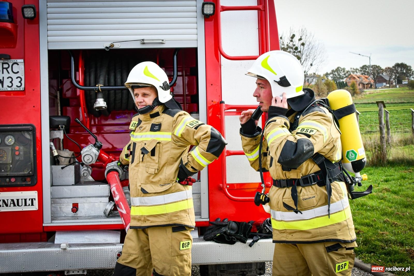 Zdjęcie w galerii na portalu naszraciborz.pl: Pożar w fabryce mebli. Ochotnicy z gminy Kornowac ćwiczyli w Rzuchowie wiadomości z regionu