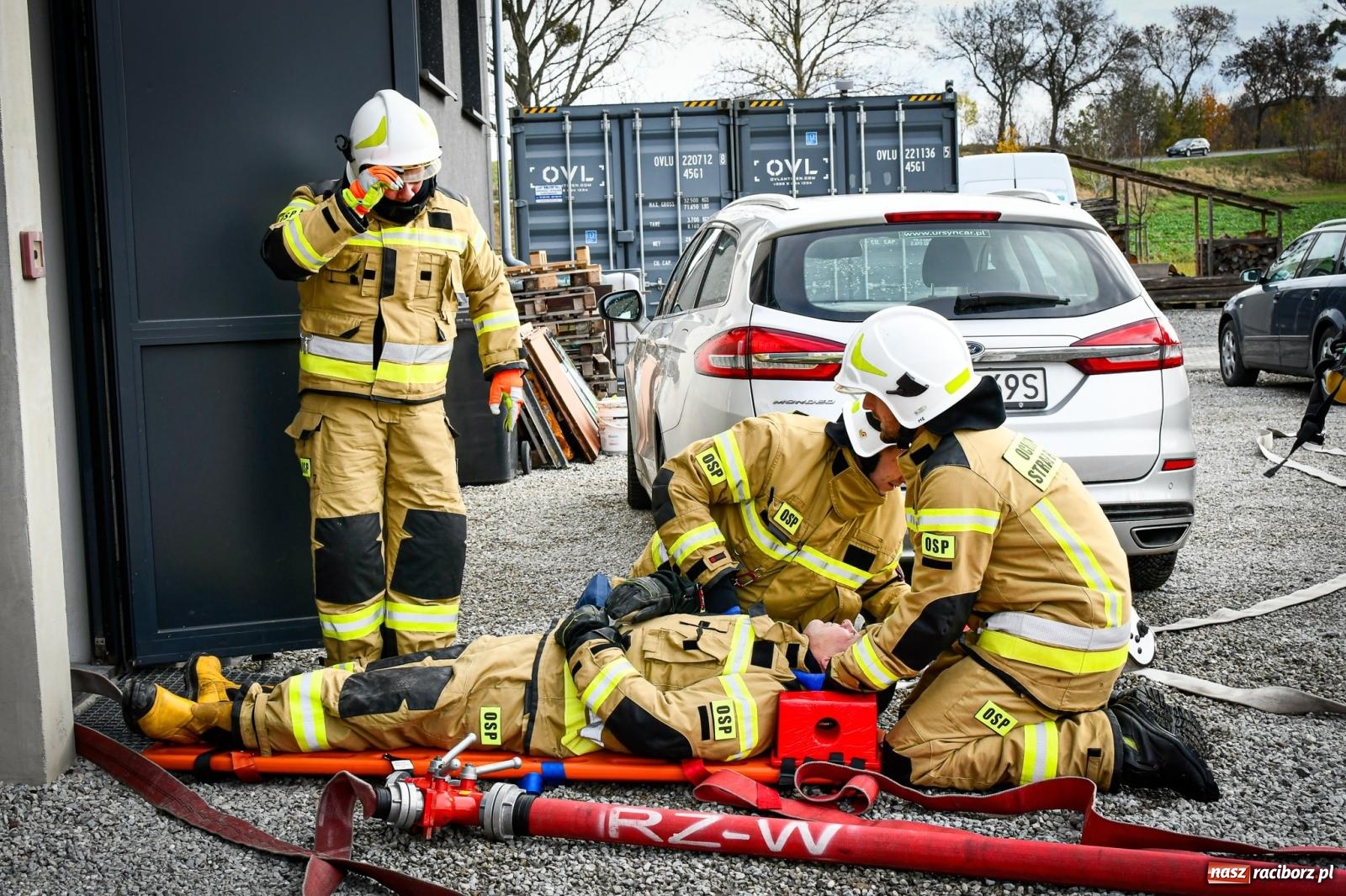 Zdjęcie w galerii na portalu naszraciborz.pl: Pożar w fabryce mebli. Ochotnicy z gminy Kornowac ćwiczyli w Rzuchowie wiadomości z regionu