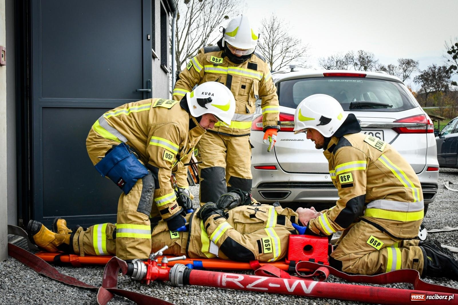 Zdjęcie w galerii na portalu naszraciborz.pl: Pożar w fabryce mebli. Ochotnicy z gminy Kornowac ćwiczyli w Rzuchowie wiadomości z regionu