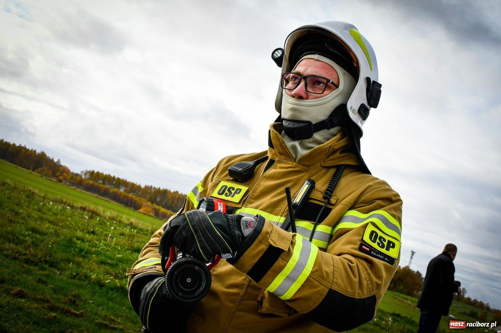 Zdjęcie w galerii na portalu naszraciborz.pl: Pożar w fabryce mebli. Ochotnicy z gminy Kornowac ćwiczyli w Rzuchowie wiadomości z regionu