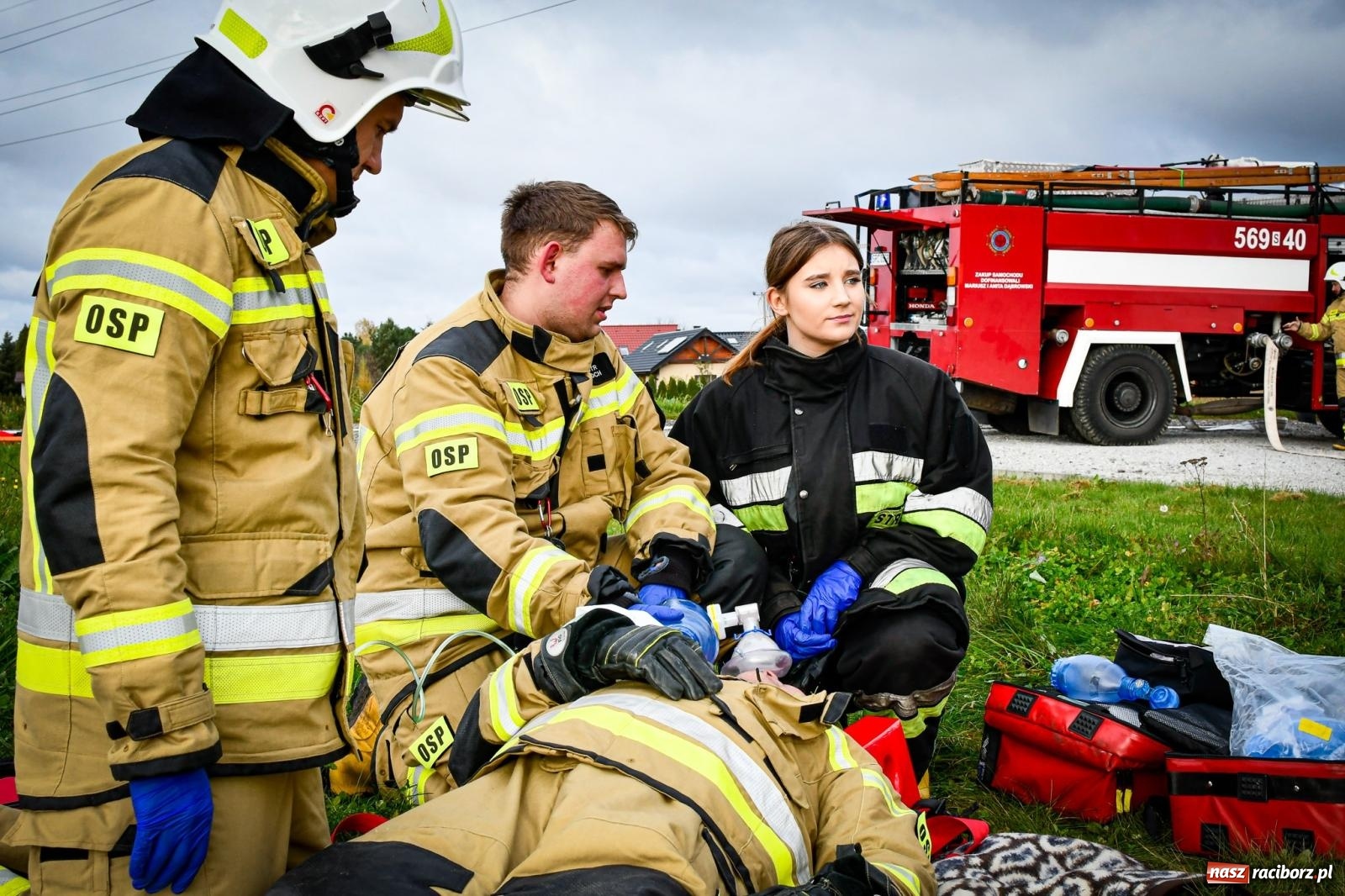 Zdjęcie w galerii na portalu naszraciborz.pl: Pożar w fabryce mebli. Ochotnicy z gminy Kornowac ćwiczyli w Rzuchowie wiadomości z regionu