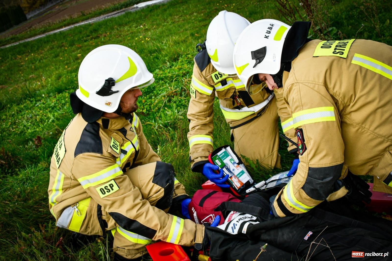 Zdjęcie w galerii na portalu naszraciborz.pl: Pożar w fabryce mebli. Ochotnicy z gminy Kornowac ćwiczyli w Rzuchowie wiadomości z regionu