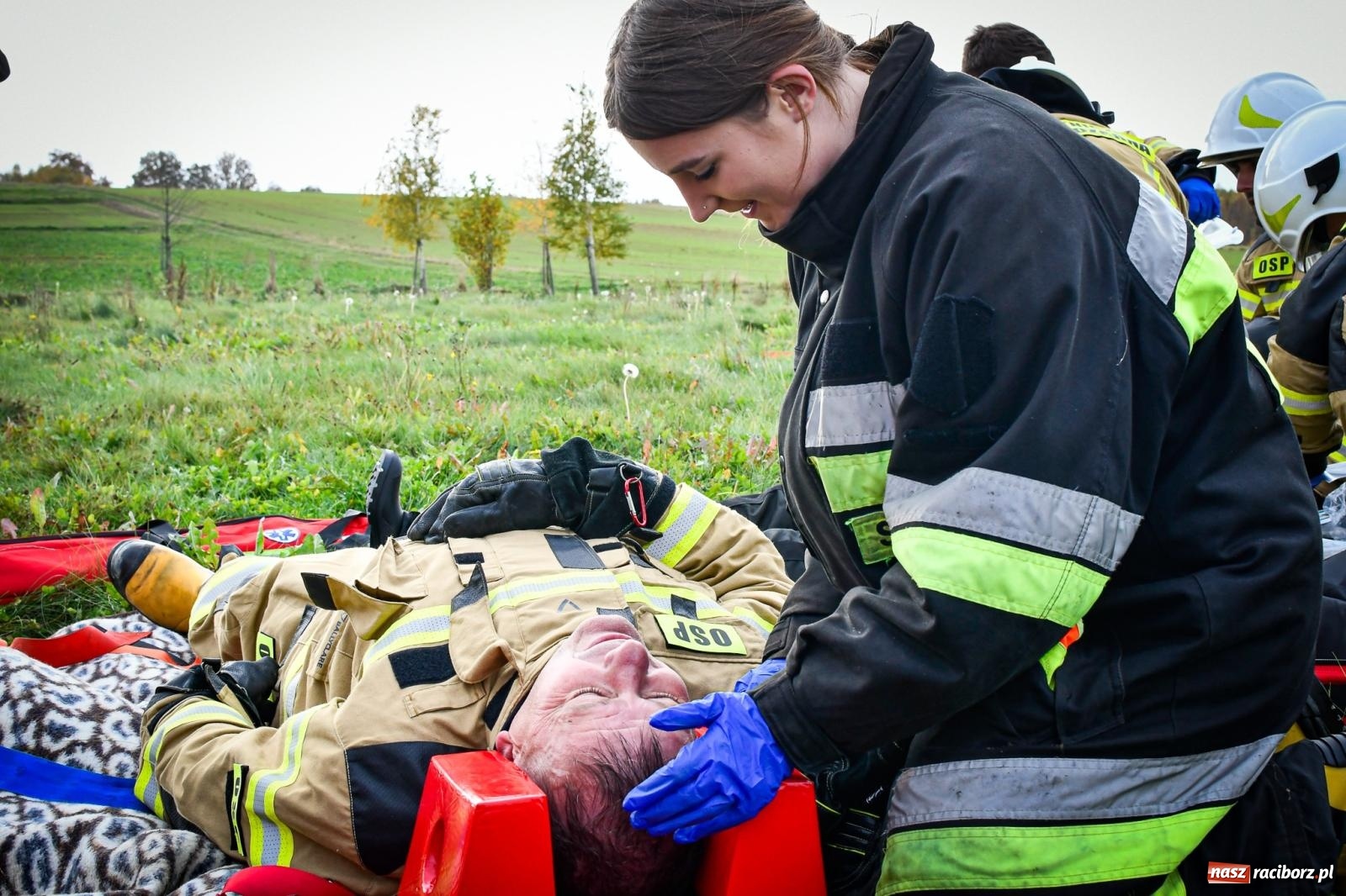 Zdjęcie w galerii na portalu naszraciborz.pl: Pożar w fabryce mebli. Ochotnicy z gminy Kornowac ćwiczyli w Rzuchowie wiadomości z regionu