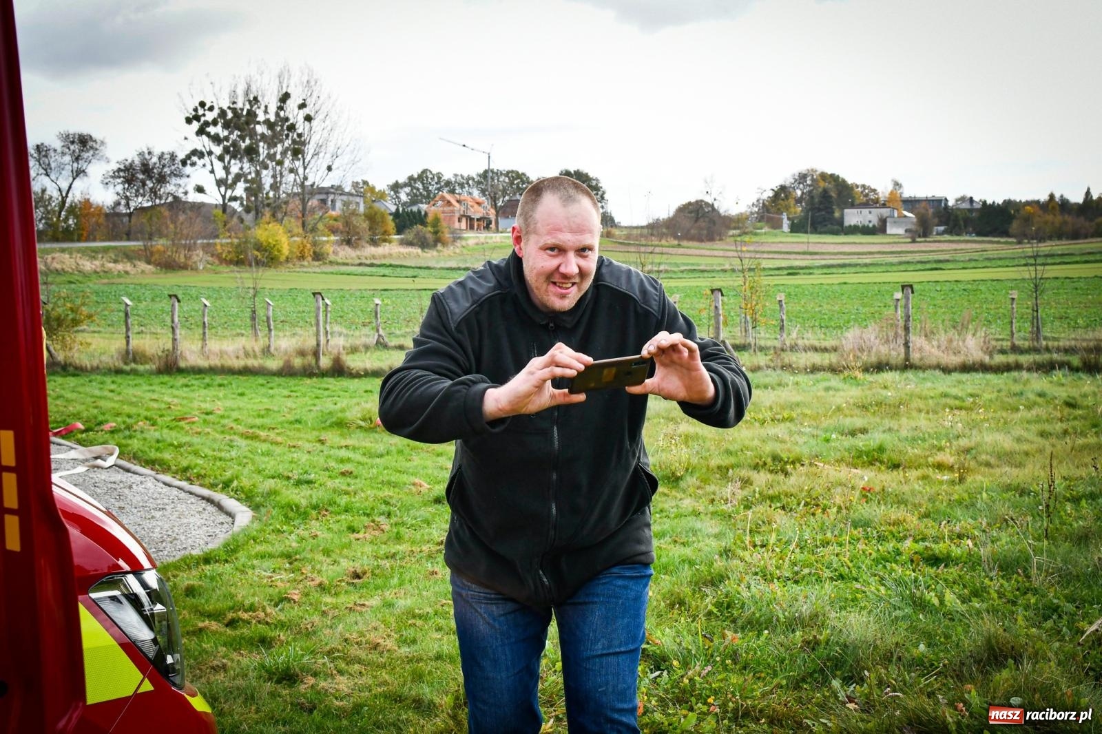 Zdjęcie w galerii na portalu naszraciborz.pl: Pożar w fabryce mebli. Ochotnicy z gminy Kornowac ćwiczyli w Rzuchowie wiadomości z regionu