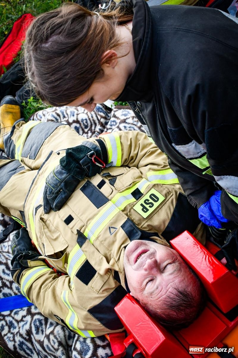 Zdjęcie w galerii na portalu naszraciborz.pl: Pożar w fabryce mebli. Ochotnicy z gminy Kornowac ćwiczyli w Rzuchowie wiadomości z regionu