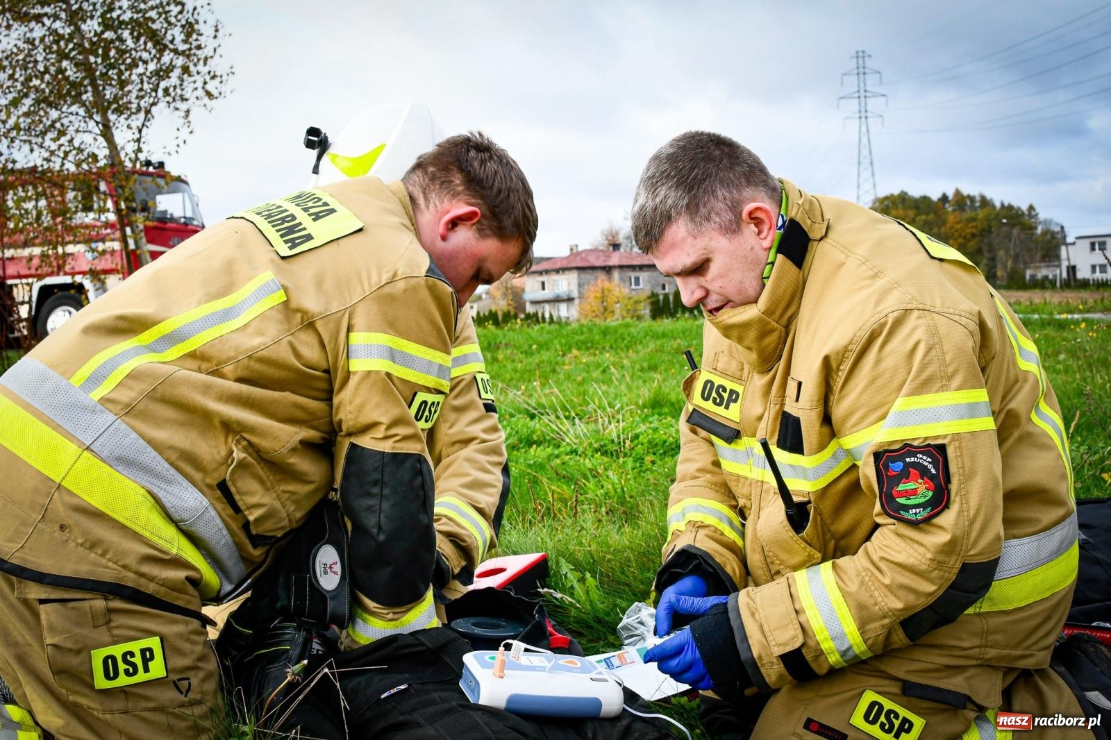 Zdjęcie w galerii na portalu naszraciborz.pl: Pożar w fabryce mebli. Ochotnicy z gminy Kornowac ćwiczyli w Rzuchowie wiadomości z regionu