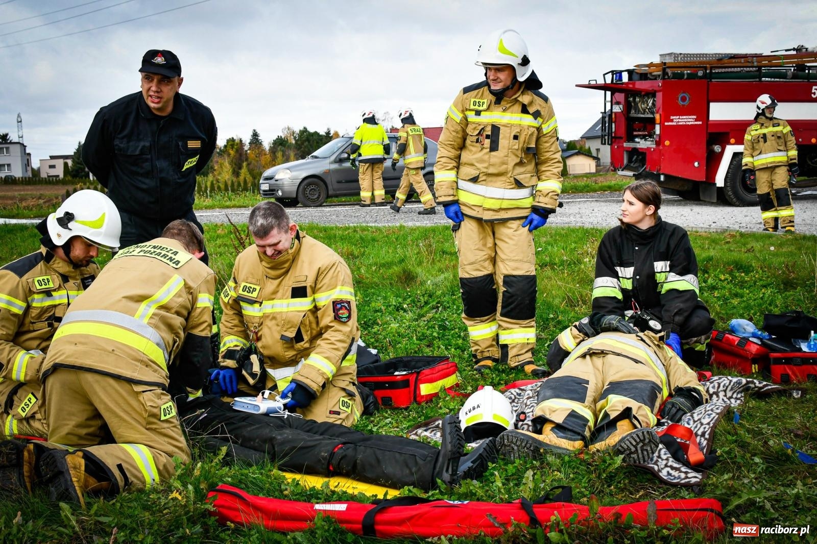 Zdjęcie w galerii na portalu naszraciborz.pl: Pożar w fabryce mebli. Ochotnicy z gminy Kornowac ćwiczyli w Rzuchowie wiadomości z regionu