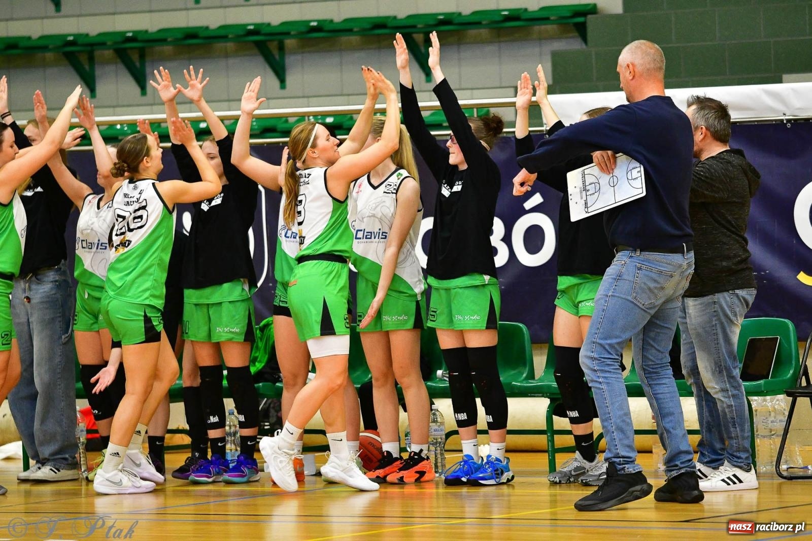 Zdjęcie w galerii na portalu naszraciborz.pl: Koszykówka. Cenna wygrana RKK AZS Racibórz [FOTO] wiadomości z regionu