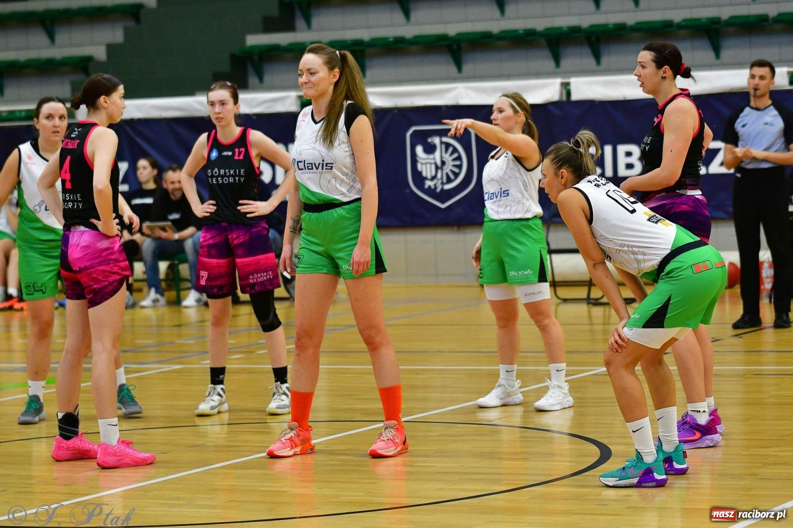 Zdjęcie w galerii na portalu naszraciborz.pl: Koszykówka. Cenna wygrana RKK AZS Racibórz [FOTO] wiadomości z regionu